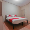 Отель OYO 298 Gemilang Guesthouse Near Siloam Hospitals Kelapa Dua, фото 6