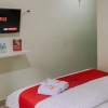 Отель RedDoorz Syariah At Kotabaru M Yamin Street Pontianak, фото 8