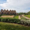 Отель Room in Guest Room - Single Room in 3-bed Home, Full Kitchen, Shared Bathroom, фото 1