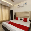 Отель OYO 44021 Hotel Aura, фото 19