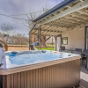 Отель 3BD Downtown Modern Victorian W/hot Tub, Park & Lake!, фото 25