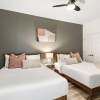 Отель Downtown Delight 4BR 2BATH Luxury Condo, фото 30
