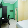 Отель OYO Life 2905 Kost Semampir Tengah, фото 14