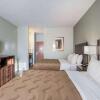 Отель Quality Inn & Suites West, фото 7