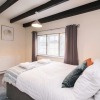 Отель Excellent 3 bed House - Close To Airport, фото 3