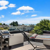 Отель NEW 3BR Great Location Queen Anne W Rooftop, фото 17