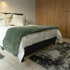 Отель VillaZek a modern 2 bedroom open- plan apartment with parking, фото 17
