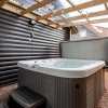 Отель Redlands Country Lodge Log Cabin Apartments & WeeBothy, фото 8