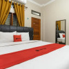 Отель RedDoorz At Joyce Guest House Medan, фото 18