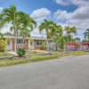 Отель Hollywood Apartment, 5 Mi to Hard Rock Stadium!, фото 1