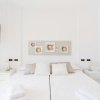 Отель Luxury Duplex- 7 Minutes From the Beach, фото 5