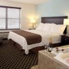 Отель Holiday Inn Express & Suites Green Bay East, an IHG Hotel, фото 6