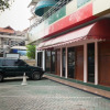 Отель Global Inn Surabaya by RedDoorz, фото 1