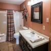 Отель Sierras Grace - Three Bedroom Cabin with Hot Tub, фото 8