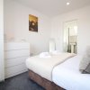 Отель NEW Light & Airy 3 Bed Getaway - Wifi - Netflix - Comfort в Кардиффе