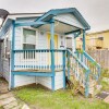 Отель Galveston Cottage ~ 1 Mi to Beach: Pet Friendly!, фото 12