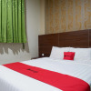 Отель RedDoorz Plus Syariah near Laweyan Solo, фото 24