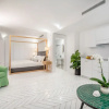 Отель Luxury Suite with Garden and Jacuzzi, фото 6