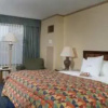 Отель DoubleTree by Hilton Tulsa at Warren Place, фото 1