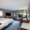 Отель Hampton Inn & Suites Herndon-Reston, фото 41