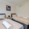 Отель BIRMINGHAM COPLOW, 3 bedrooms house, with 6 beds, 2x doubles beds, 3x singles beds and 1 sofa-bed,sl, фото 2