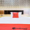Отель Reddoorz Plus @ Simpang USU Medan, фото 14
