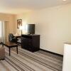 Отель Holiday Inn Express Hotel & Suites Cambridge, фото 2