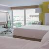 Отель Holiday Inn Express & Suites Miami Airport East, фото 5