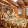 Отель Cupid's Hideaway - Convenient To Downtown Gatlinburg And The National Park! 1 Bedroom Cabin by RedAw, фото 6