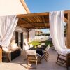 Отель Gorgeous Villa with Garden - Stavros Beach, фото 18