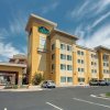 Отель La Quinta Inn & Suites by Wyndham Denver Gateway Park в Денвере