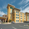 Отель La Quinta Inn & Suites by Wyndham Denver Gateway Park, фото 1