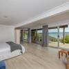 Отель Tapuaetahi Beachfront Studio - Downstairs Self-Contained Holiday Unit, фото 3