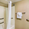 Отель Quality Suites Atlanta Airport East, фото 9