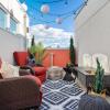 Отель The Noma I Private Rooftop Patio I Marda Loop I TV, фото 15