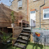Отель Newly Refurbished 4 Bedroom House in East London, фото 15