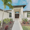 Отель Impeccable Canal-front W/ Lanai & Caged Pool 4 Bedroom Home, фото 1