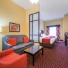 Отель Comfort Suites Altoona, фото 34