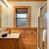Отель Chestnut by Avantstay Mountain Cabin w/ Treetop Views, Hot Tub & Game Room!, фото 5