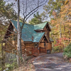 Отель Smoky Mountain Log Cabin: 7 Mi to Gatlinburg!, фото 13