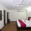Отель OYO 4183 Apartment Queens Court, фото 4