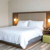 Отель Holiday Inn Express & Suites Brandon, an IHG Hotel, фото 3