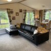 Отель Immaculate 3-bed Lodge in Otley, фото 6