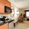 Отель Holiday Inn Express and Suites Guelph, фото 5