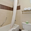 Отель Clackamas Inn & Suites, фото 7