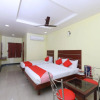 Отель OYO 15558 Sri Sai Nivas Inn, фото 7