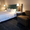 Отель Hampton Inn & Suites Newtown, фото 30