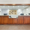 Отель Comfort Suites Downtown, фото 30