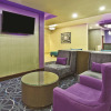 Отель La Quinta Inn & Suites by Wyndham Fairborn Wright-Patterson, фото 2