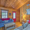 Отель Timber Brooke Cabin: Hot Tub & Central Location!, фото 10